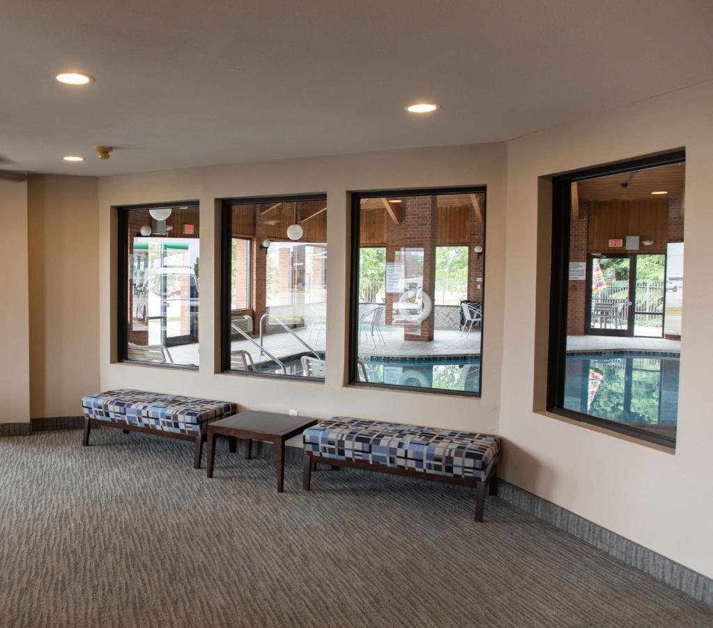 Lomira Inn And Suites Exterior foto