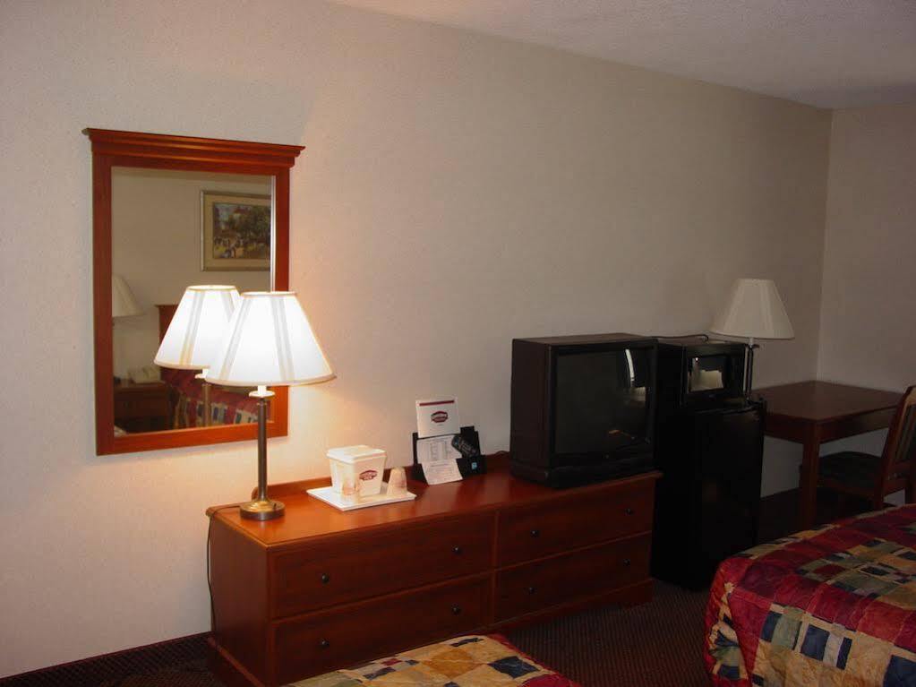 Lomira Inn And Suites Exterior foto